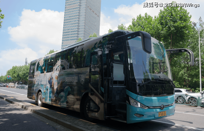 大巴免费接送，还有免费周边——LOL生(shēng)日會(huì)竟如此阔绰！