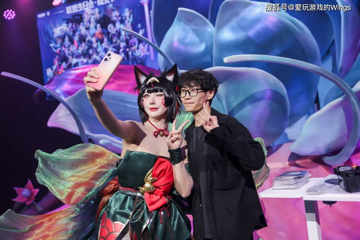 大巴免费接送,还有免费周边——LOL生日会竟如此阔绰!