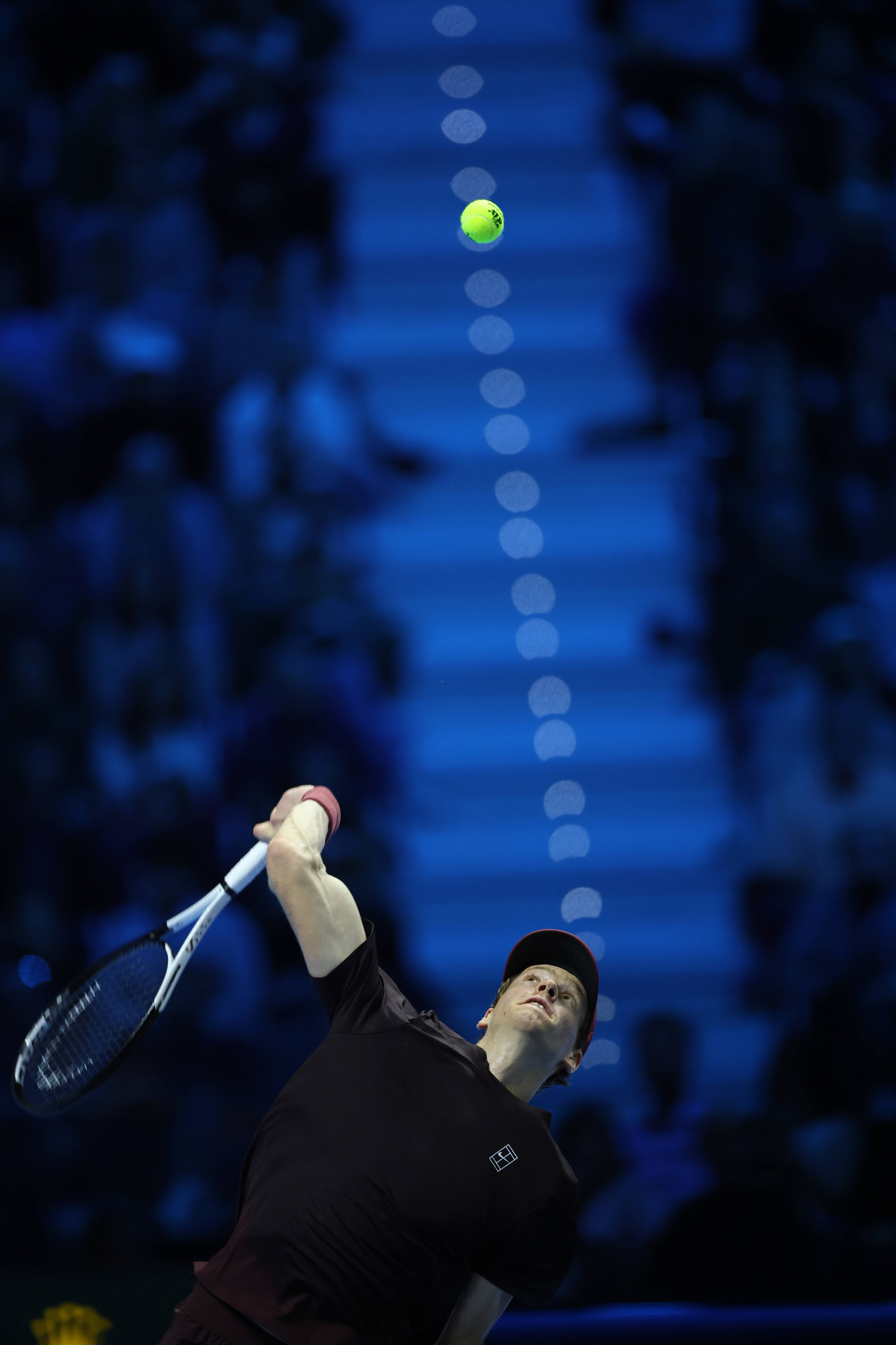 （躰(tǐ)育）网球——ATP年(nián)终縂(zǒng)决賽(sài)半(bàn)决賽(sài)：辛納(nà)勝(shèng)德米納(nà)尔