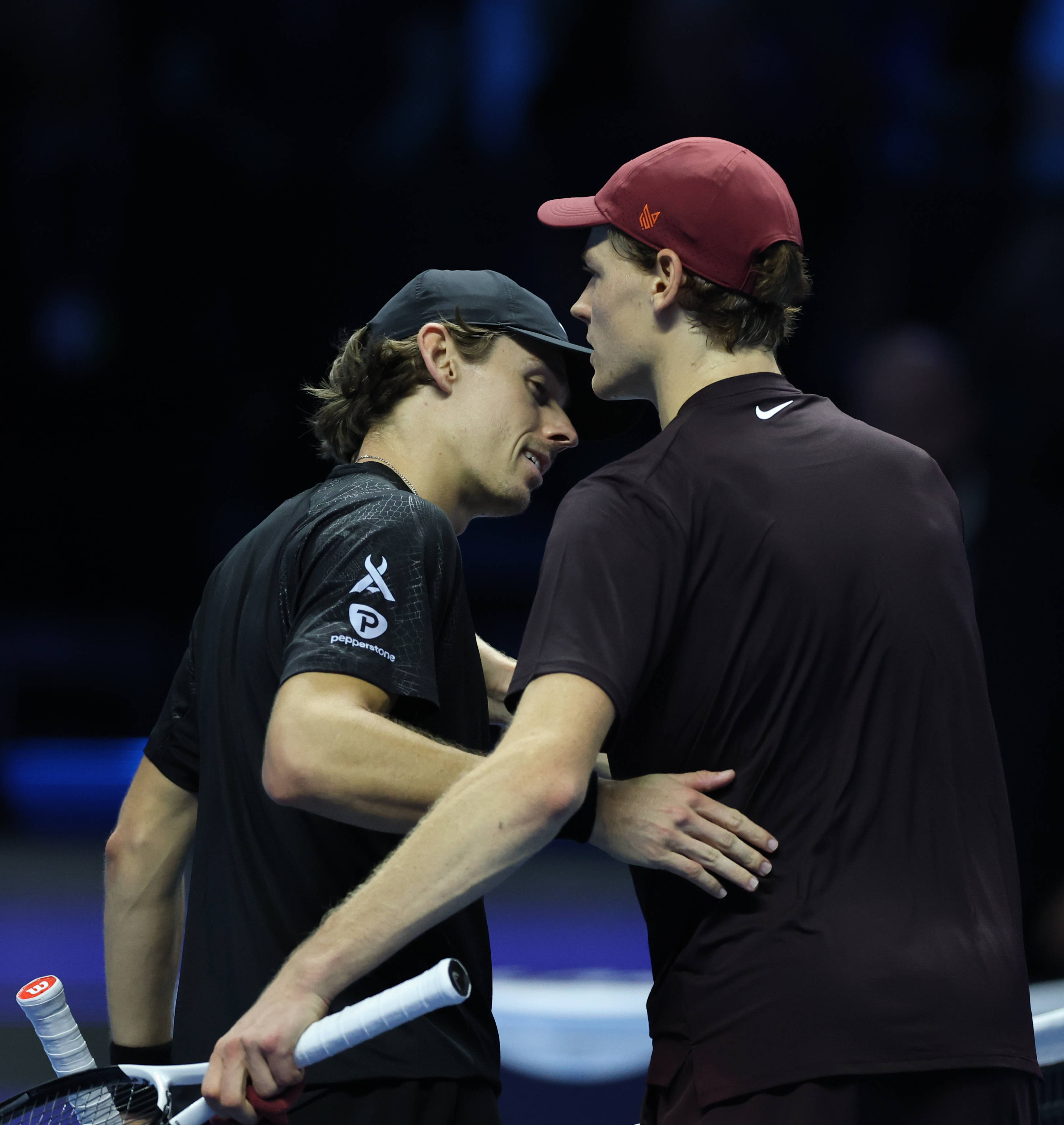 (体育)网球——ATP年终总决赛半决赛:辛纳胜德米纳尔