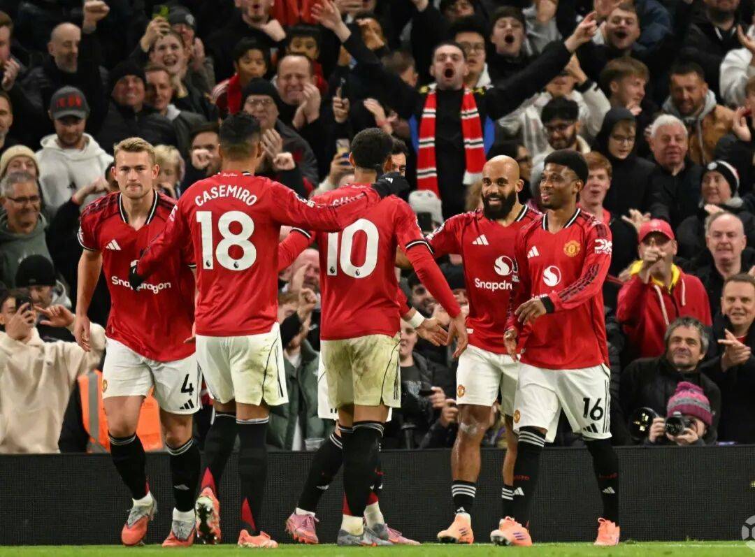 曼联4-2布萊(lái)頓(dùn)！斬(zhǎn)获三(sān)连勝(shèng)，暂时杀回前(qián)四！詹库科齐发威