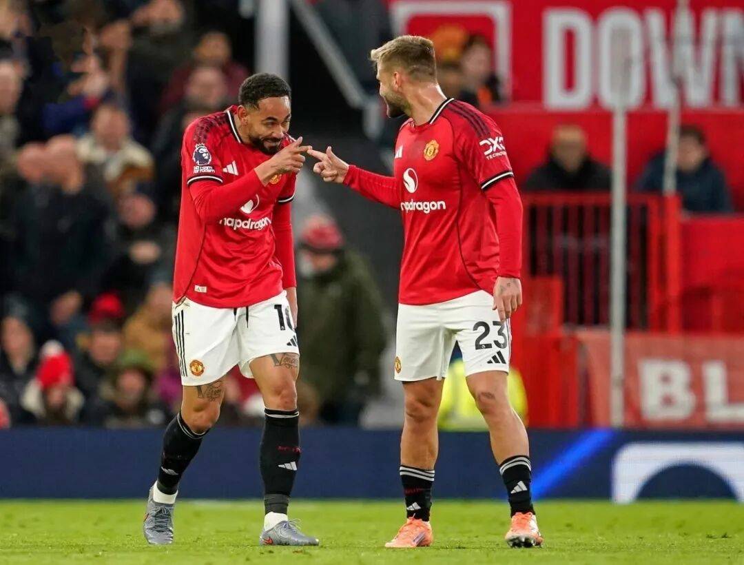 曼联4-2布莱顿！斩获三连胜，暂时杀回前四！詹库科齐发威