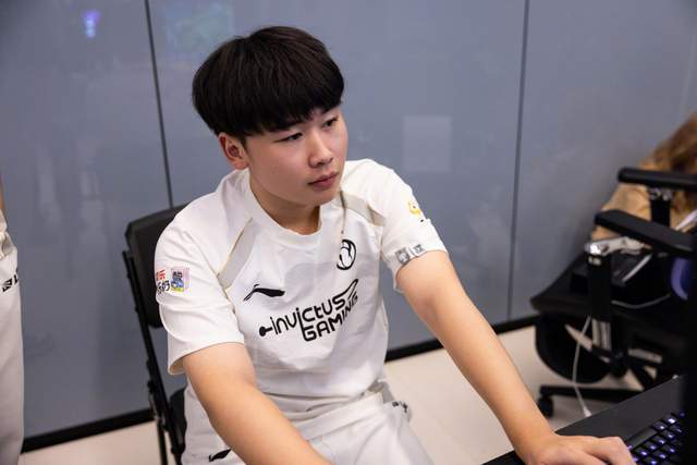 S15世(shì)界賽(sài)：種(zhǒng)子(zi)争夺战！IG大(dà)战TES，四号種(zhǒng)子(zi)晋級(jí)S賽(sài)希望渺(miǎo)茫