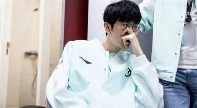 【一竞技(jì)1JingJi】LOL：LPL转会期改革(gé)失敗(bài) 众多一线选手休息或退役！