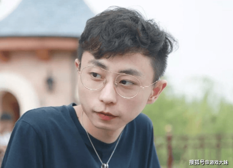 LOL热度严重下滑,多位职业选手都不想播了,纷纷直播玩其他游戏