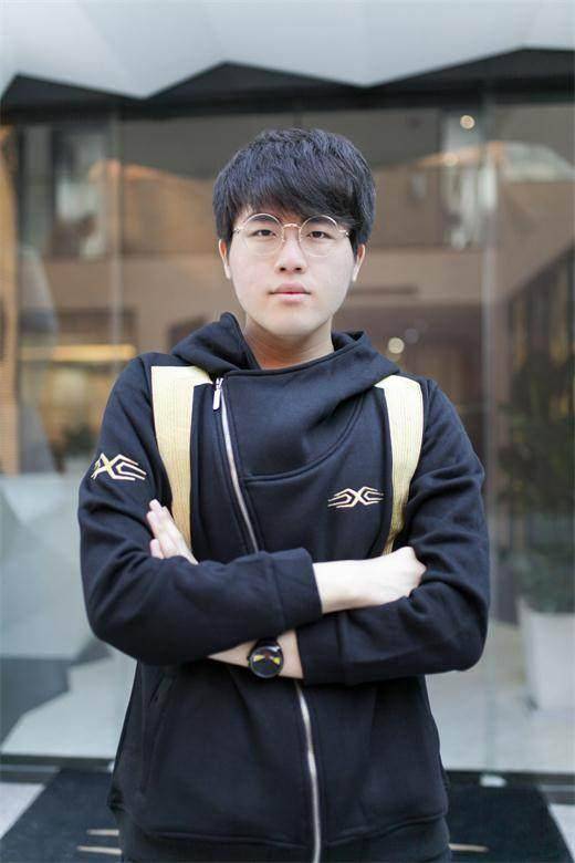 LOL主播集体遭遇瓶颈期！UZI感叹直播没人看：要是卢本伟还在就好了