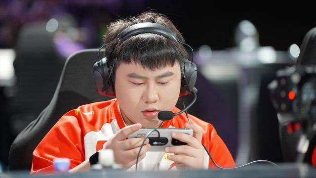 AG王(wáng)朝落幕，轩染成(chéng)FMVP遗珠，春季賽(sài)三新人登場(chǎng)，或成(chéng)第二(èr)個(gè)易峥