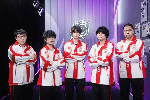 AG王朝落幕，轩染成FMVP遗珠，春季赛三新人登场，或成第二个易峥