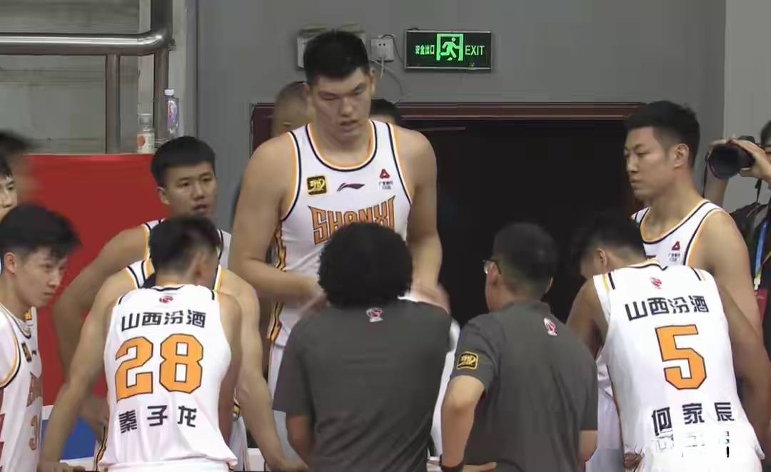 商(shāng)业赛冠军的背后：卢骏意(yì)外崴腳(jiǎo)，揭开了(le)夏季(jì)邀(yāo)请赛的尴尬真相