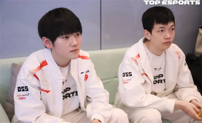 【一竞技1JingJi】LOL：Kanavi离谱发挥 TES面对LCK比赛全被零封！